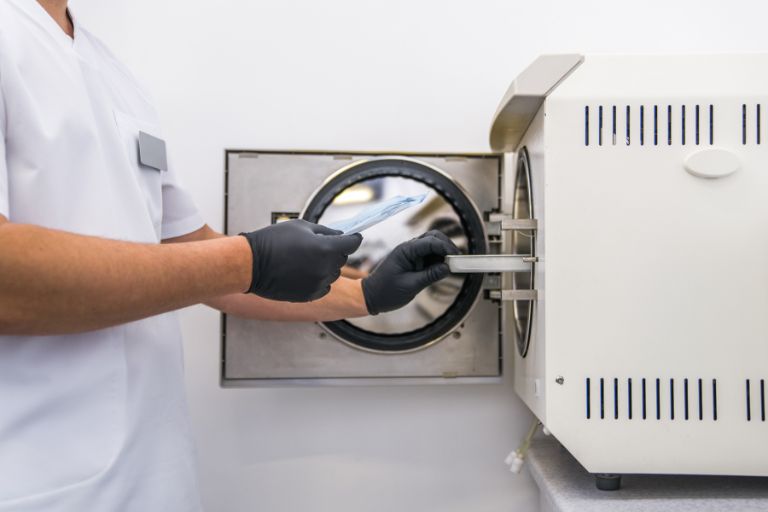 O autoclave odontológico é um dos equipamentos essenciais para um consultório odontológico