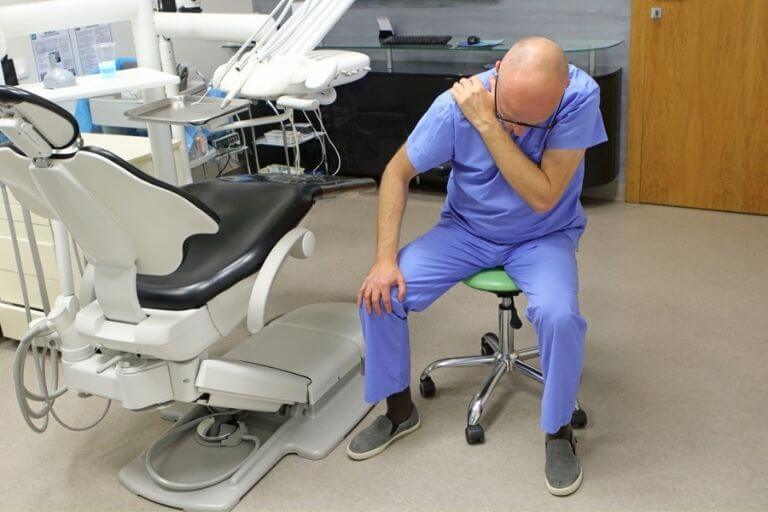 a ergonomia para dentistas é fundamental para a saúde do profissional